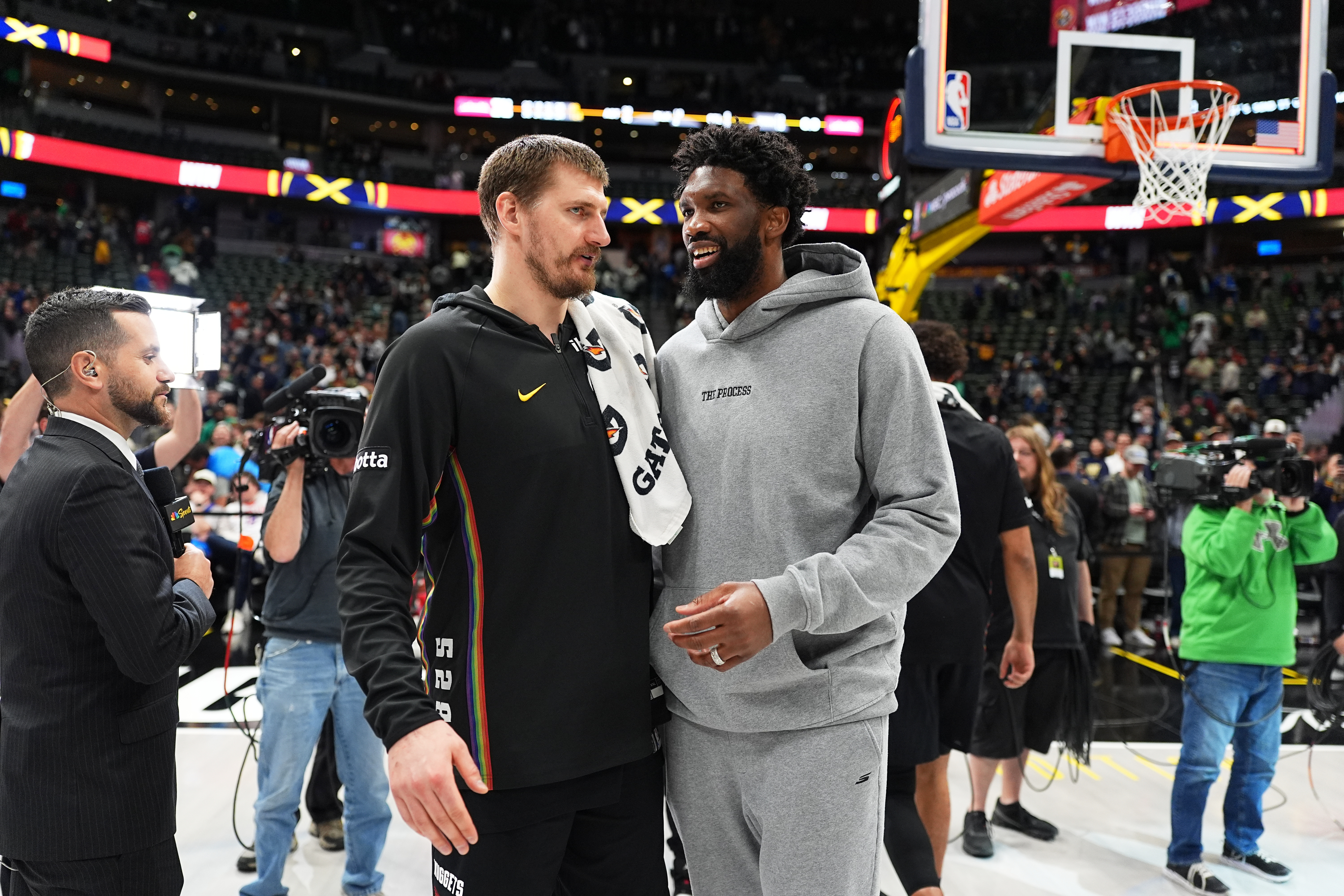 Konačno, pojavio se Embid u Denveru! U trenerci...